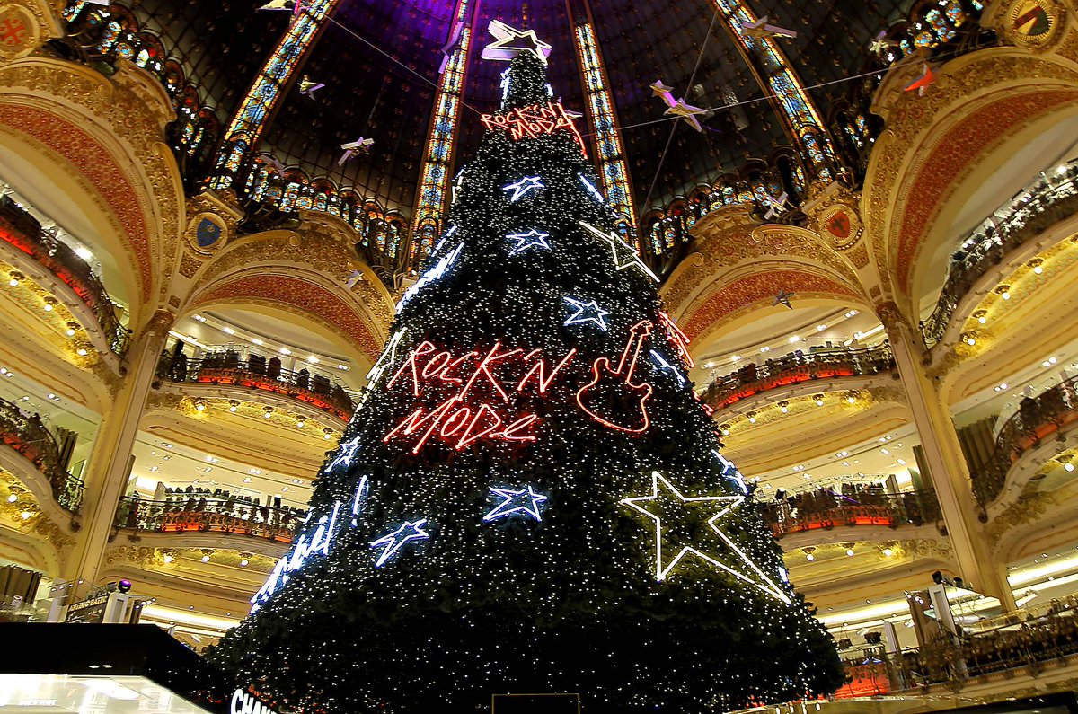 Ресторан "МАНа-МАНа" приглашает на рок-елку.