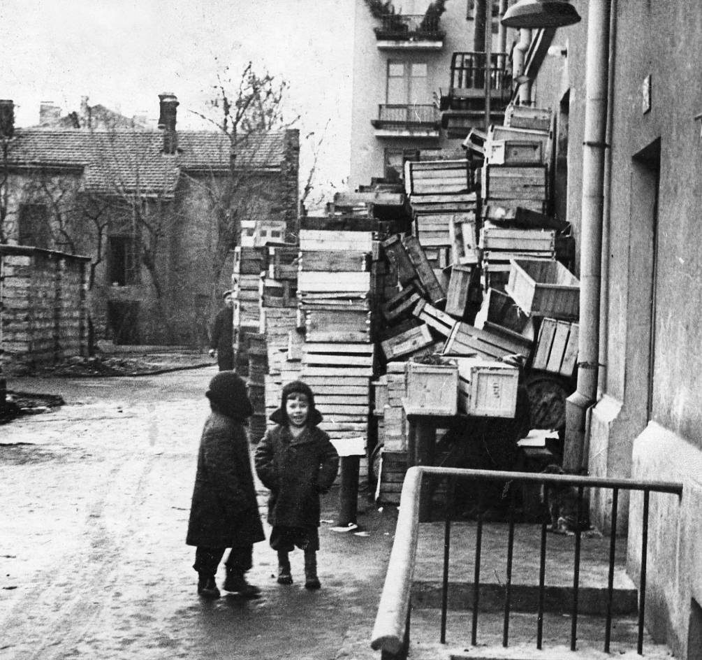 Василий Рябченко во дворе на Большой Арнаутской.