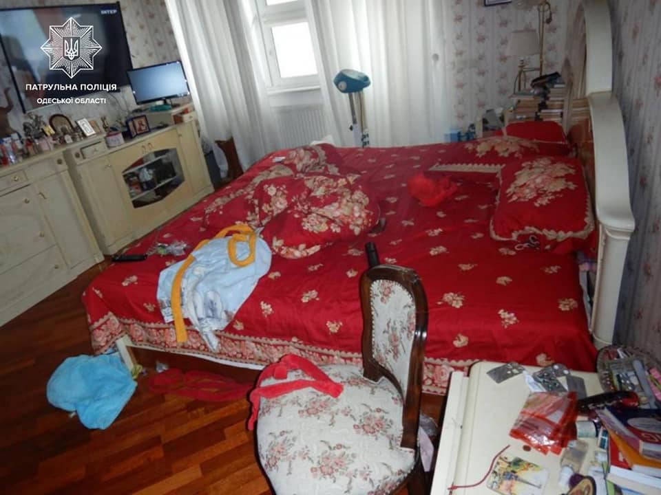 В Одесі чоловік пограбував та зв'язав знайому.