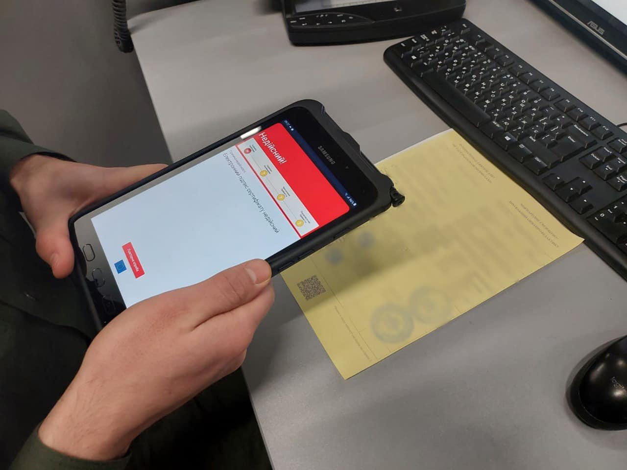 В аэропорту "Одесса" задержали пассажиров с поддельными COVID-сертификатами.