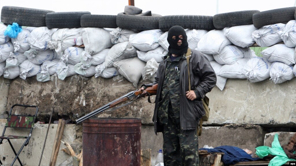 Блокпост російських гібридних сил біля комбікормового заводу, Слов'янськ, 30 квітня 2014 року.