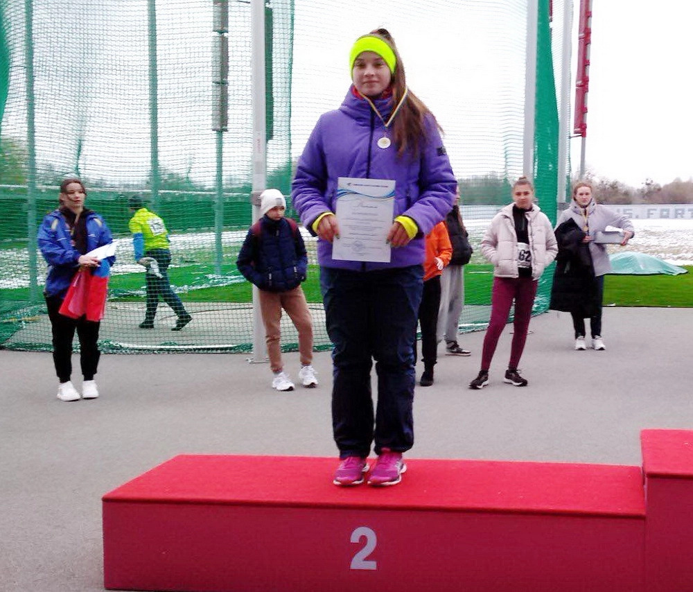 Школьница из Одесской области завоевала две медали на всеукраинских соревнованиях.