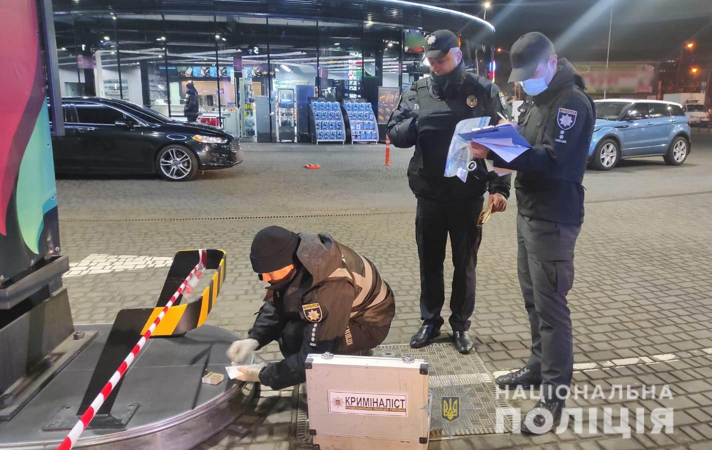 На автозаправці в Київському районі Одеси сталася стрілянина.
