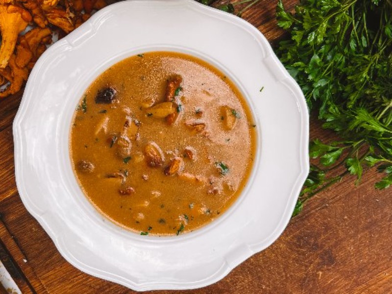 Суп із лісових грибів у ресторані "Дача".