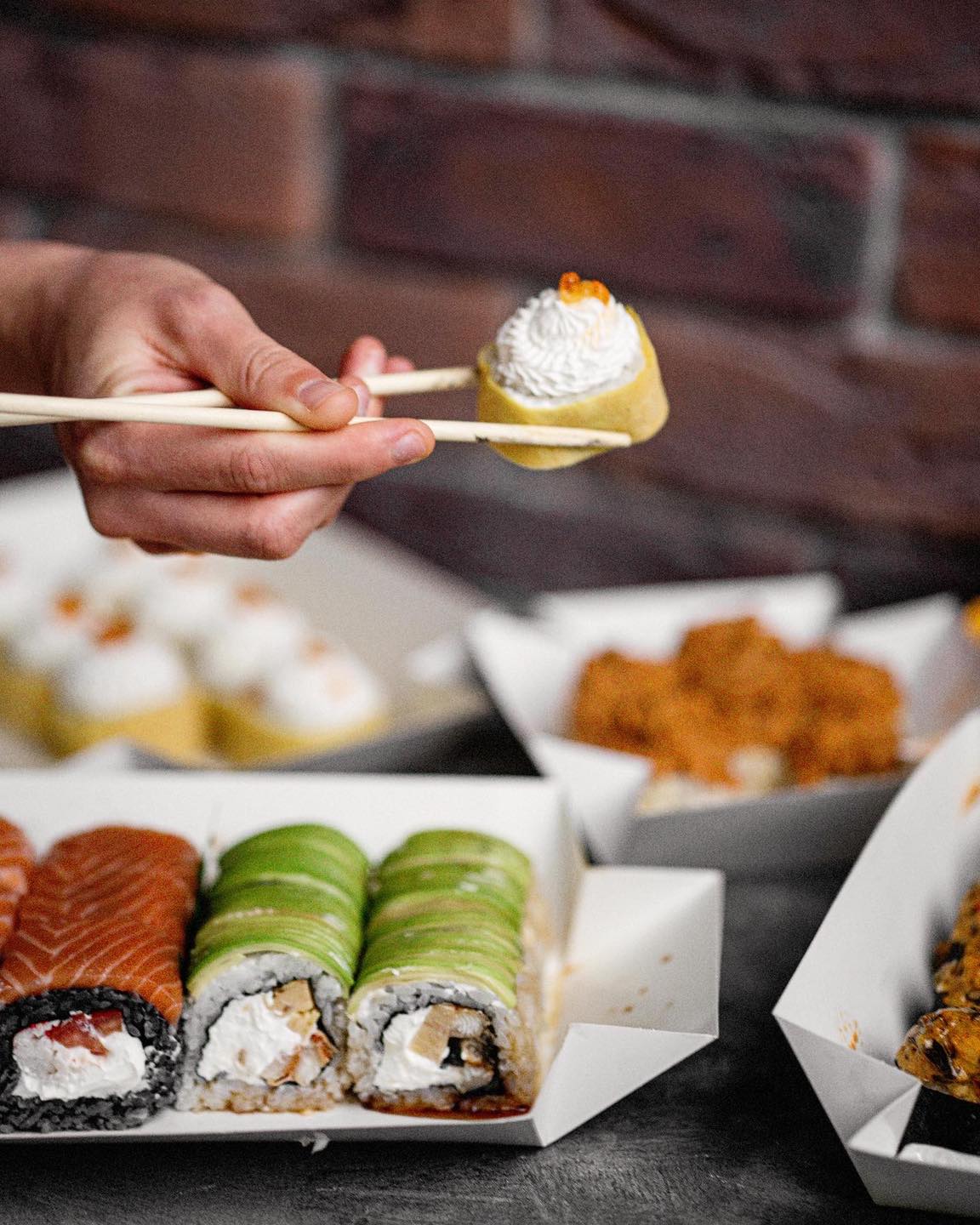 Роллы от онлайн-ресторана Time Out.