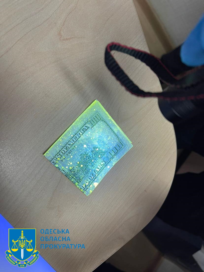 СБУ разоблачила начальника Одесской таможенной лаборатории во взятничестве.