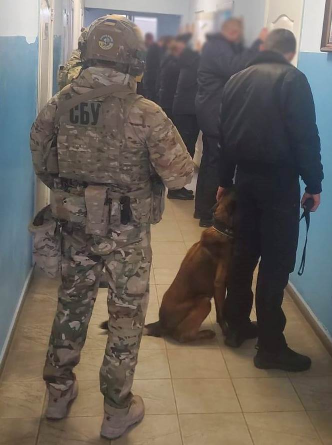 Працівник Одеської митниці вимагав хабар за ввезення гуманітарної допомоги.