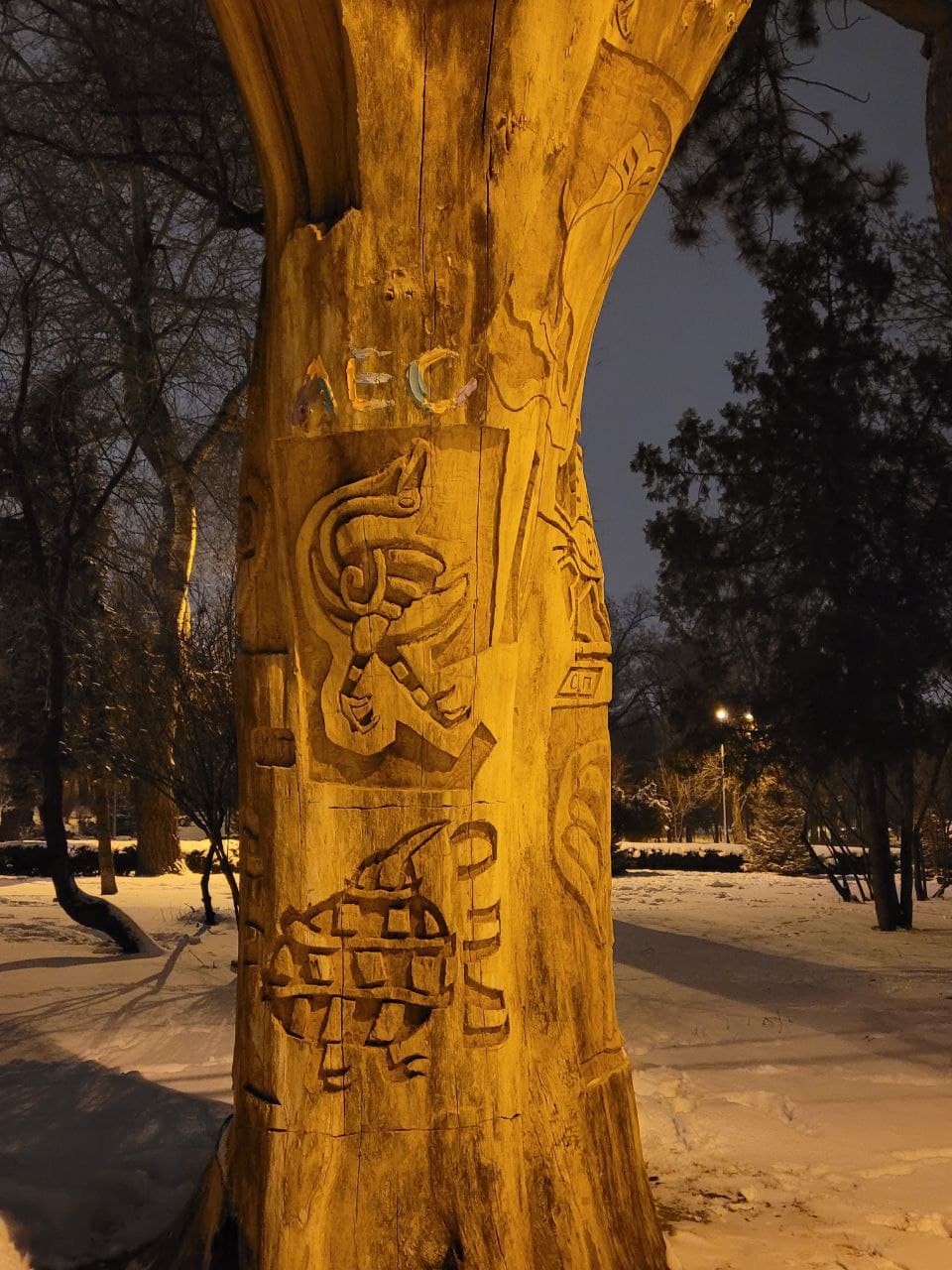 В Одессе появилось дерево-тотем.