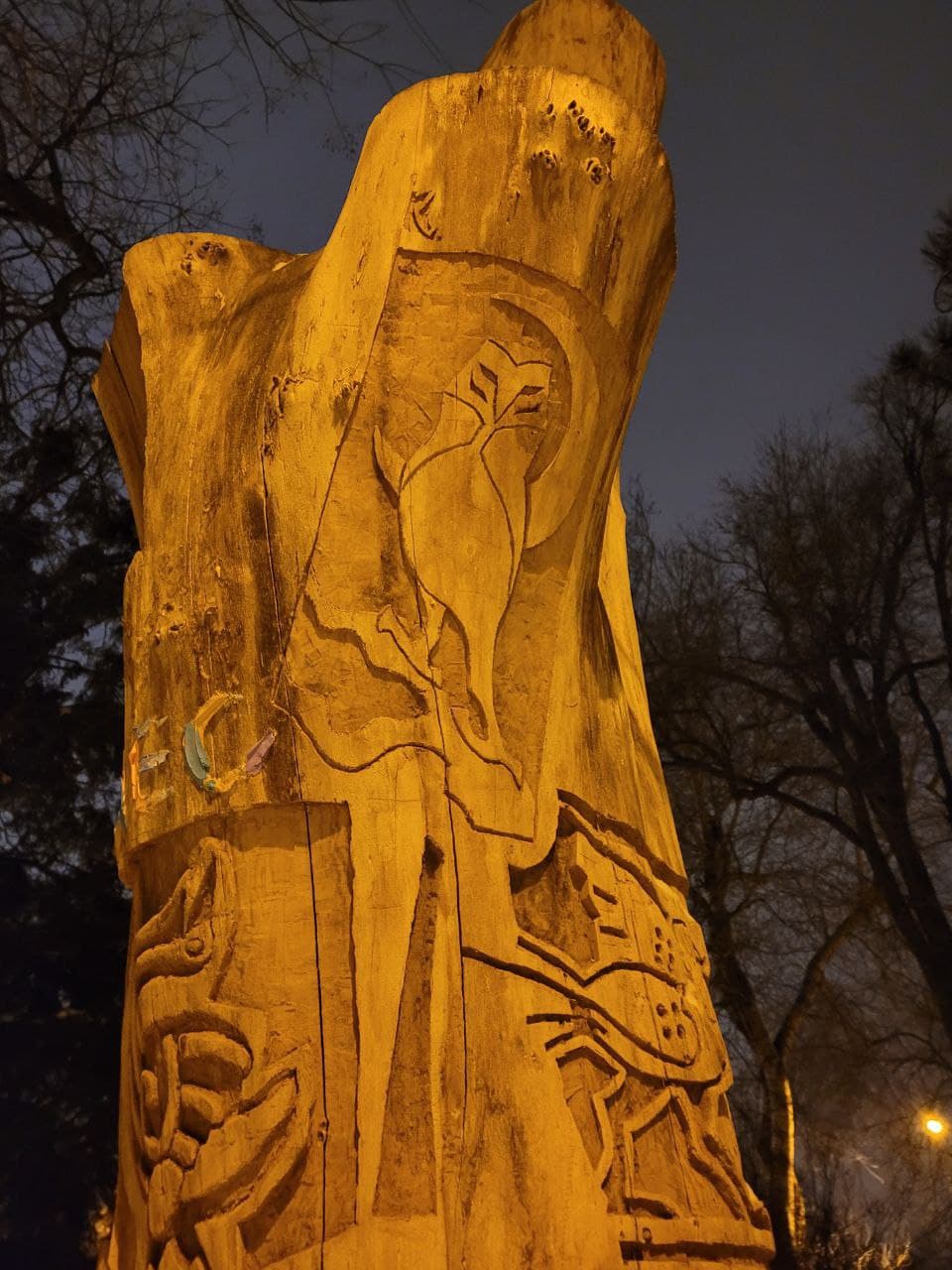 В Одессе появилось дерево-тотем.