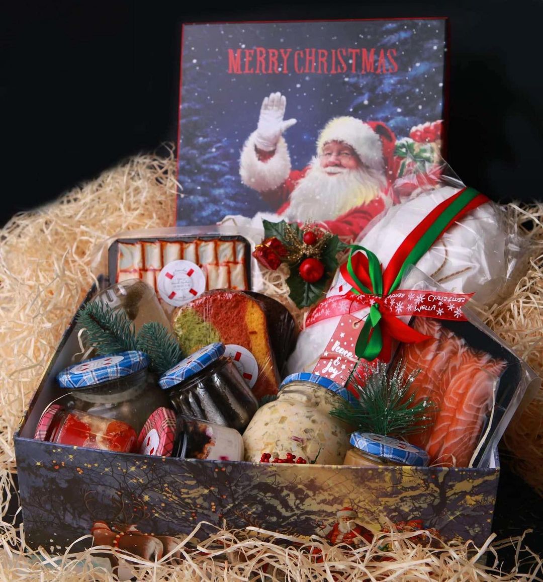 Где заказать новогоднее меню с доставкой в Одессе. Праздничный бокс от ресторана "У Ангеловых"