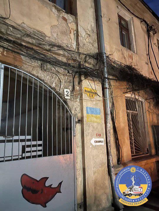 На Водопроводной из-за падения фасада пострадала женщина.