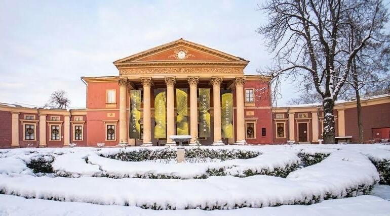 Художественный музей приглашает влюбленных на романтическую экскурсию.