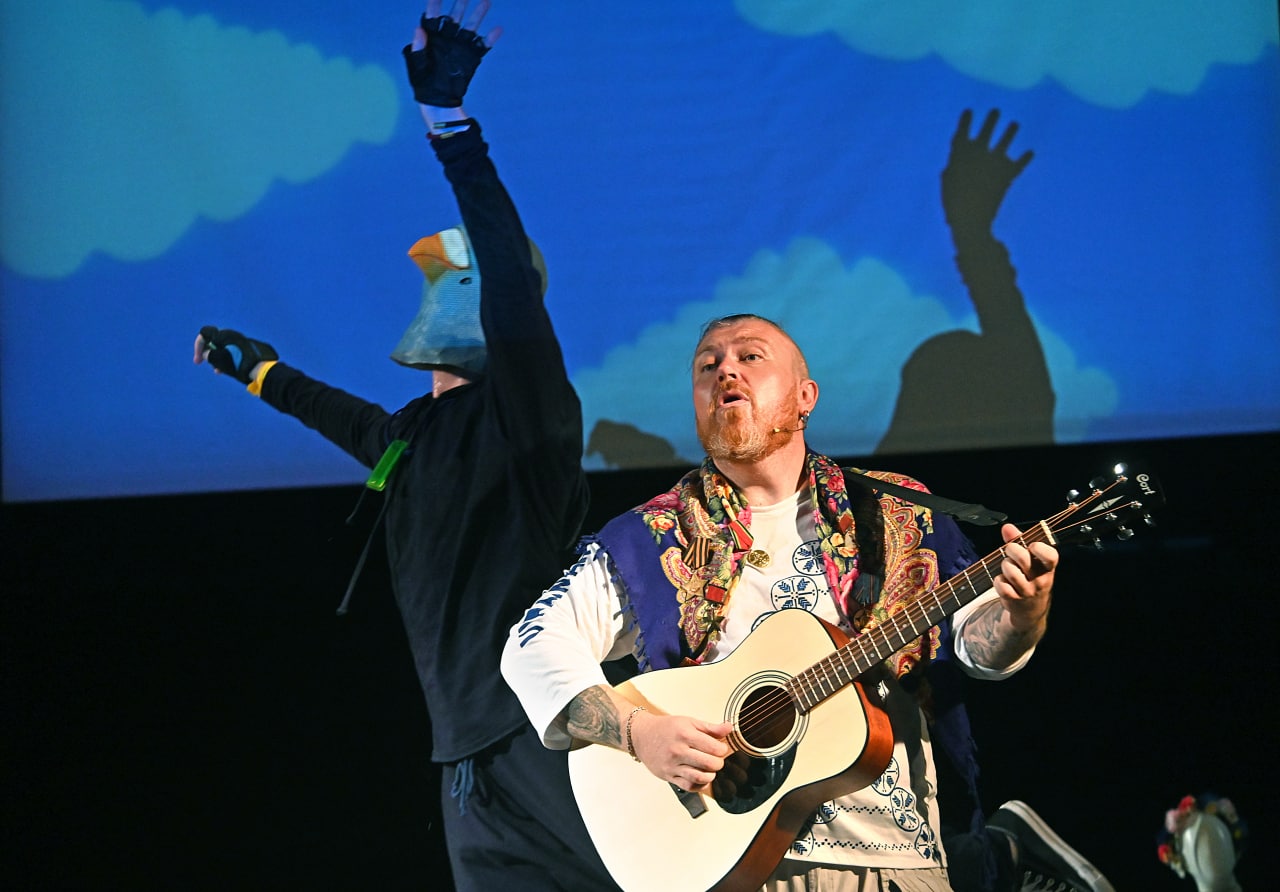 Спектакль "Чуваки не святкують, або Ukrainian".