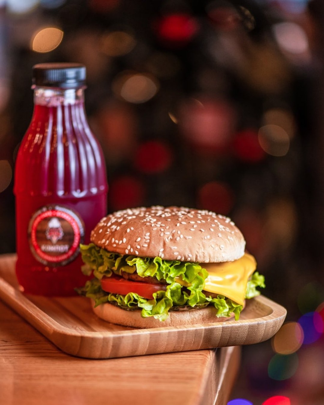 Бургер от службы доставки Шаурмен №1.