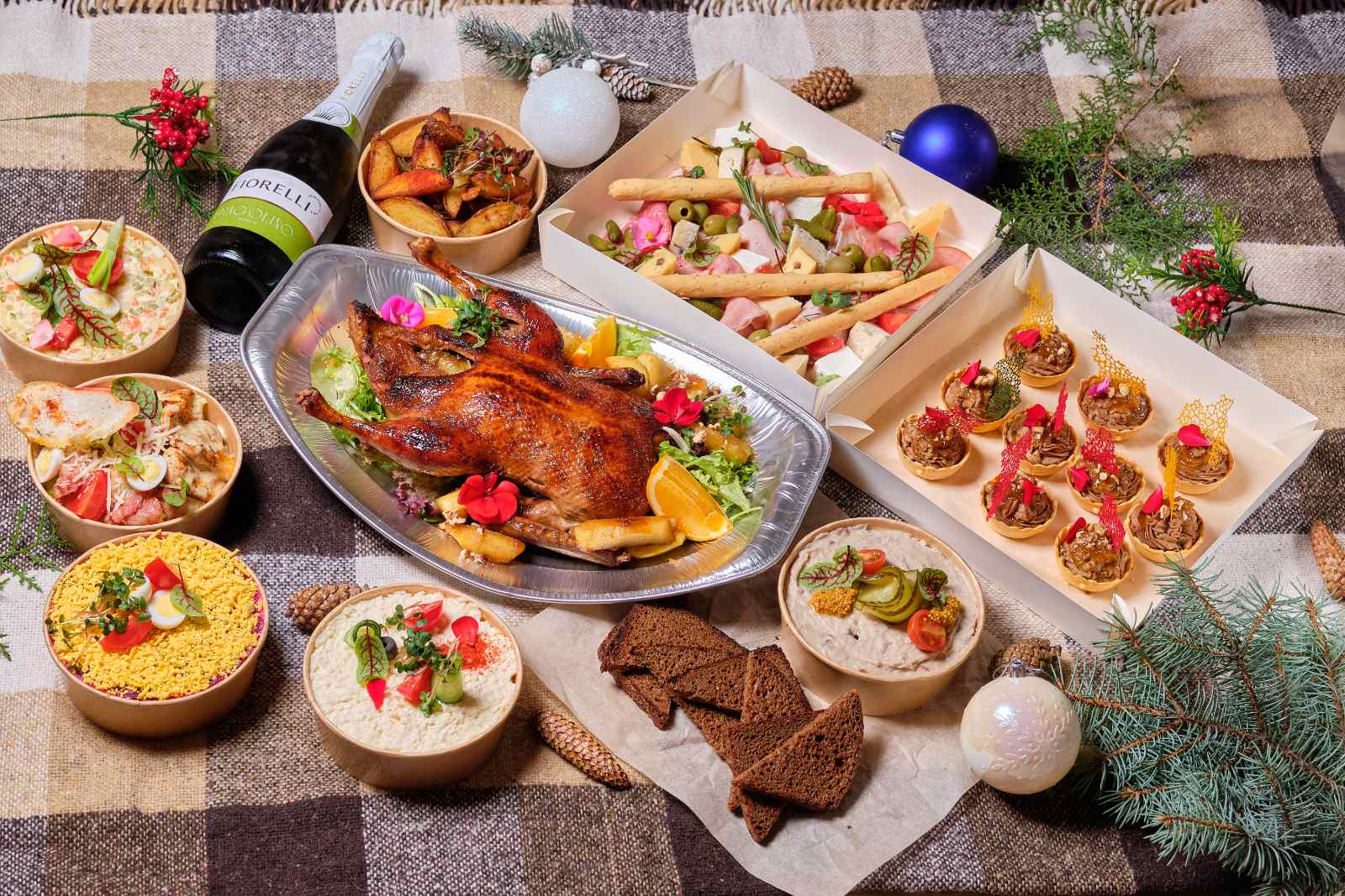 Новогодний бокс от сети ресторанов El Solo Cafe.