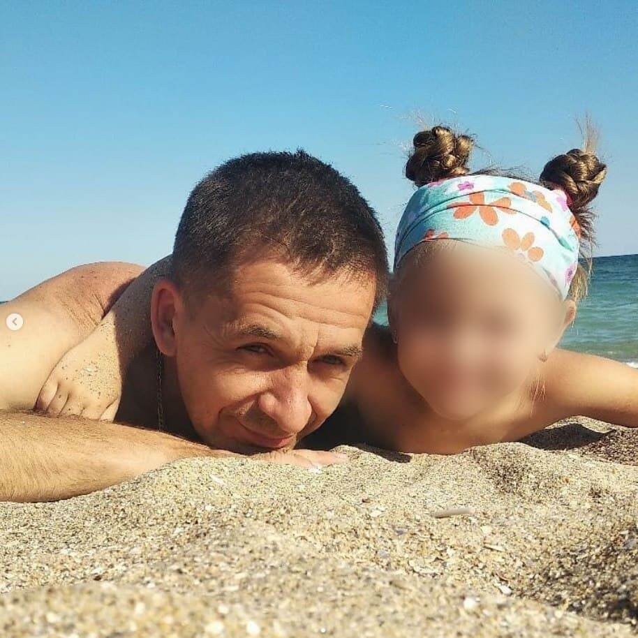 Погибший с дочерью.