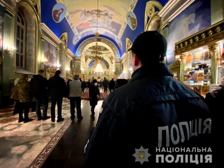 Полиция охраняла порядок на праздничных мероприятиях и в храмах. Фото: .facebook.com/gunp.odessa 