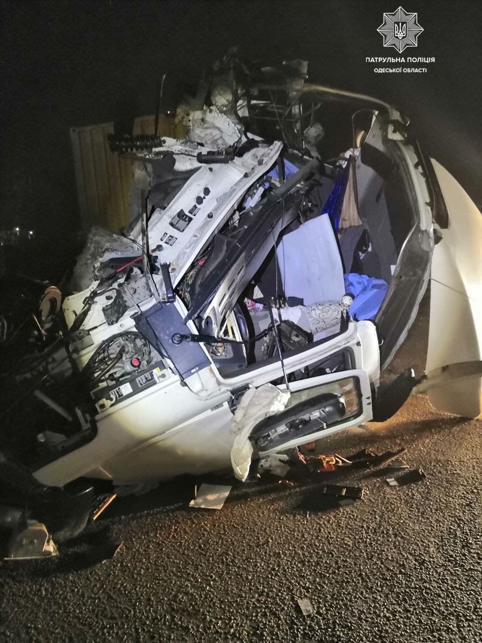 Грузовик "в лепешку": у Клеверного моста произошла серьезная авария фото 1