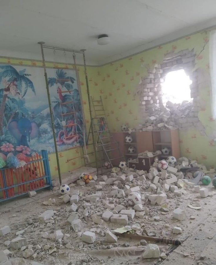 Детский сад в Станице Луганской. Фото: twitter.com/BackAndAlive