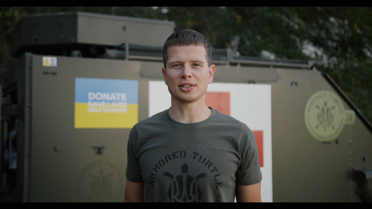 Украинец планирует преодолеть 25 километров вплавь для сбора на ВСУ -