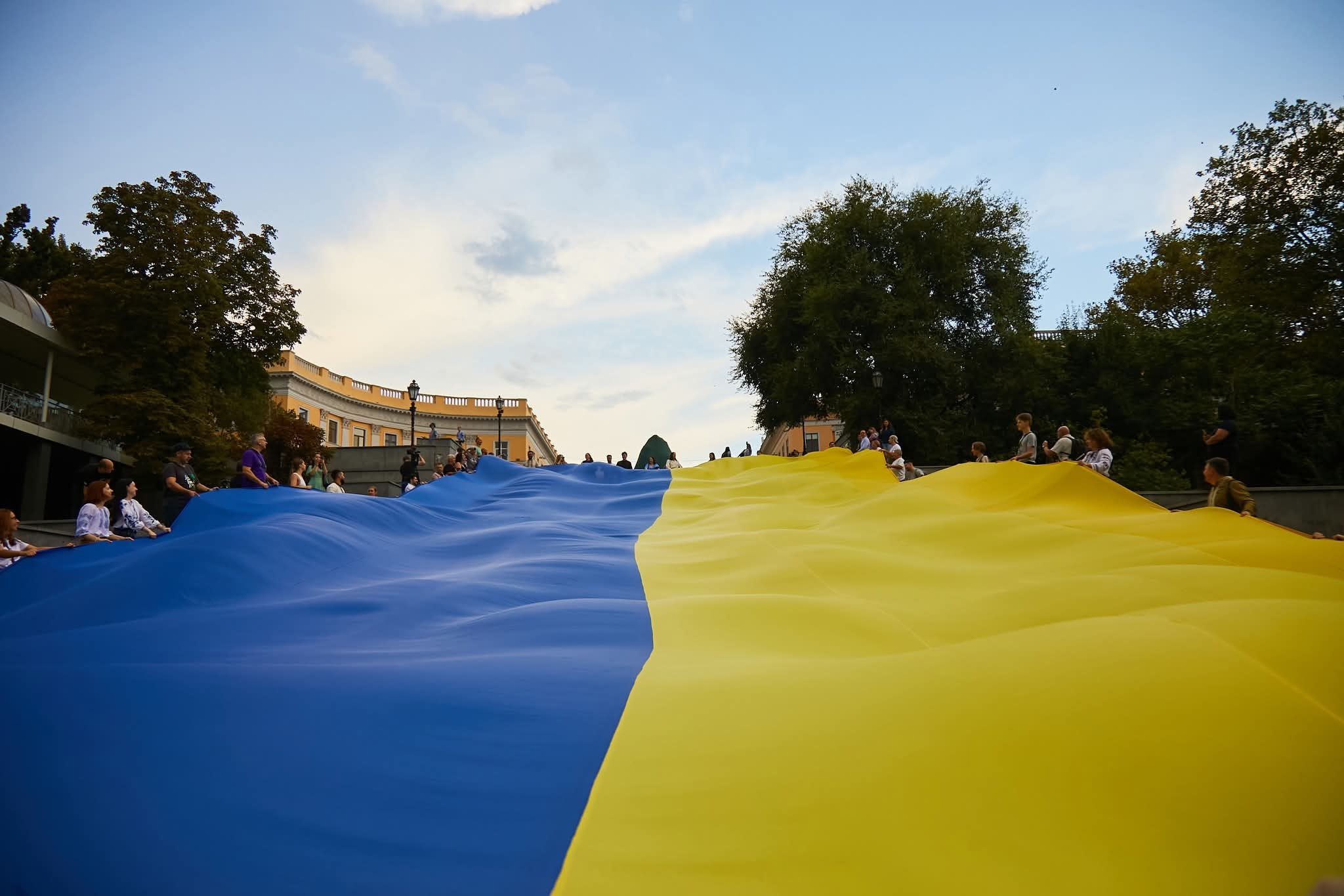 Поднятие флага над Потемкинской лестницей 23 августа 2024 года.