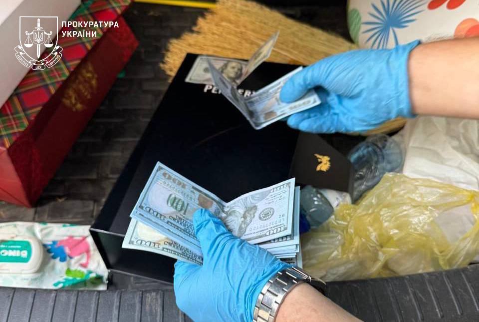 Хабар, який вилучили в посадовця Пересипської районної адміністрації Одеської міської ради.