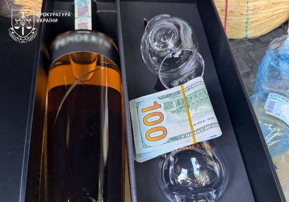 Хабар, який вилучили в посадовця Пересипської районної адміністрації Одеської міської ради.