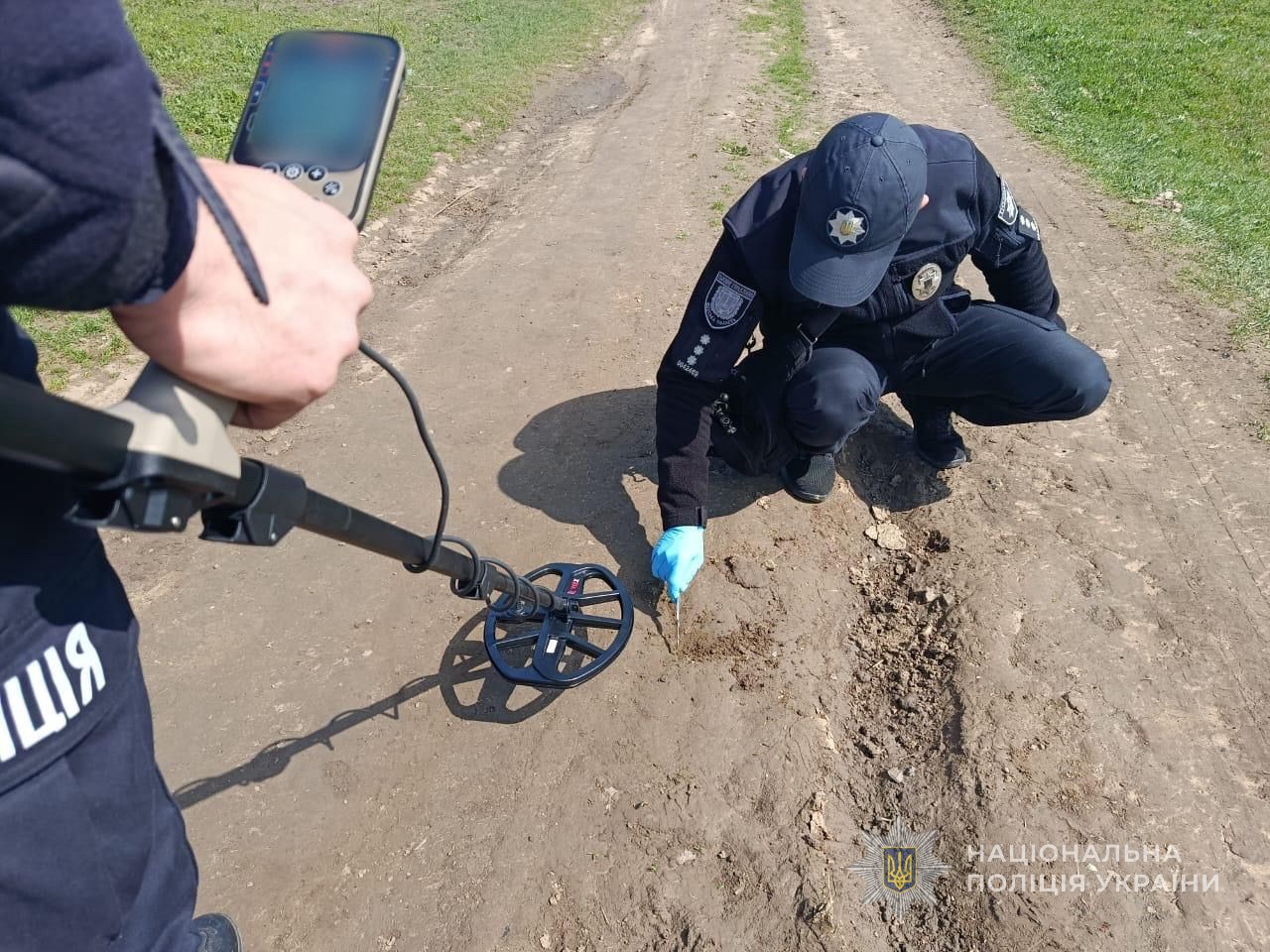 Полицейские на месте стрельбы.