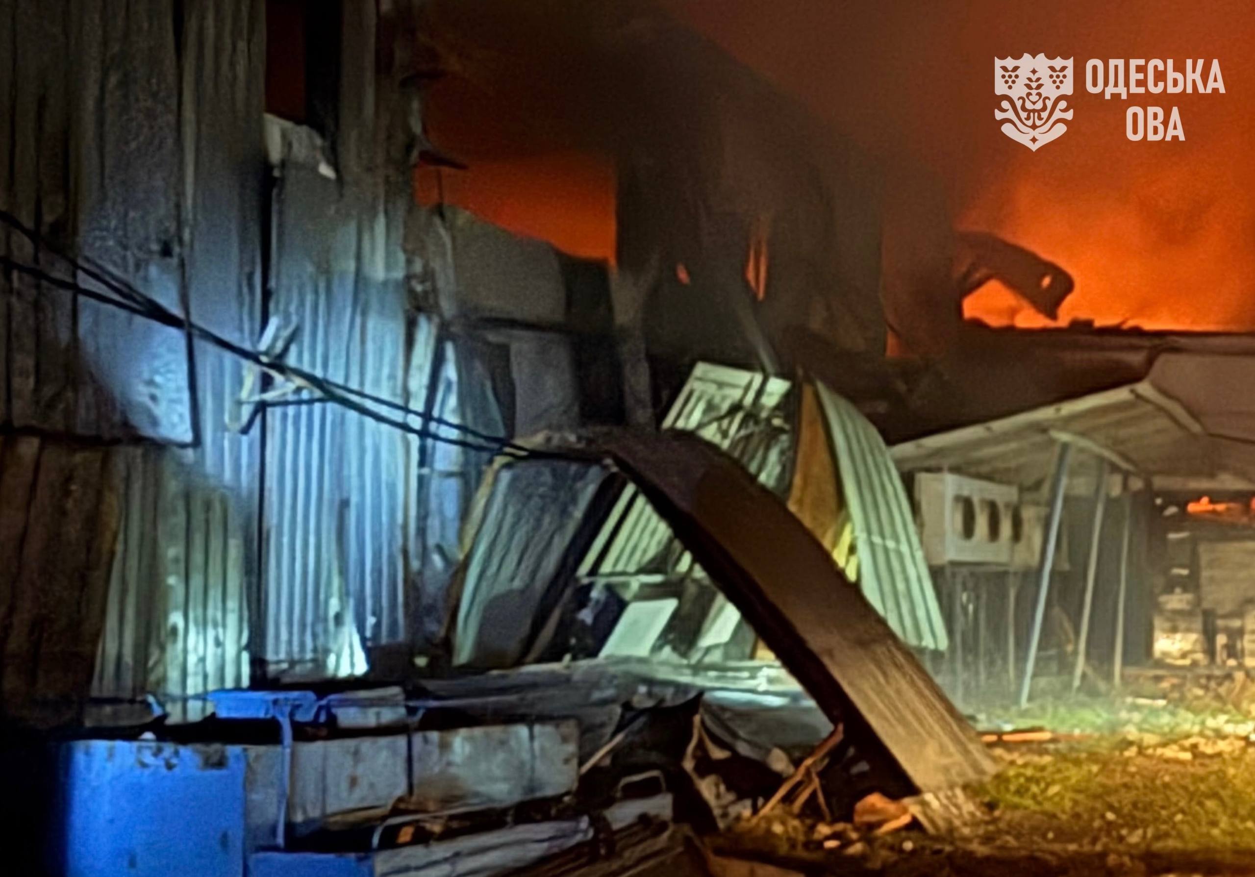 Пожар в Одесской области после обстрела ночью 21 октября 2026 года.