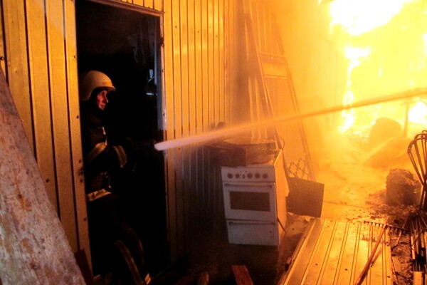 В Одессе горели здания Успенского монастыря: подозревают поджог фото 4