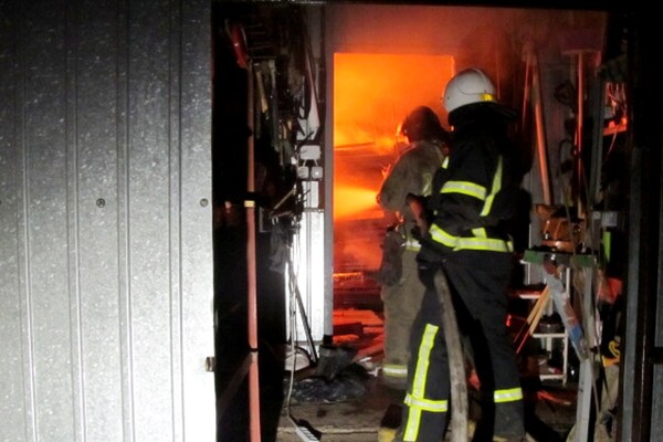 В Одессе горели здания Успенского монастыря: подозревают поджог фото 5