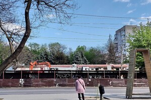 Установили забор и пилят деревья: что строят в Одессе на Марсельской  фото 6