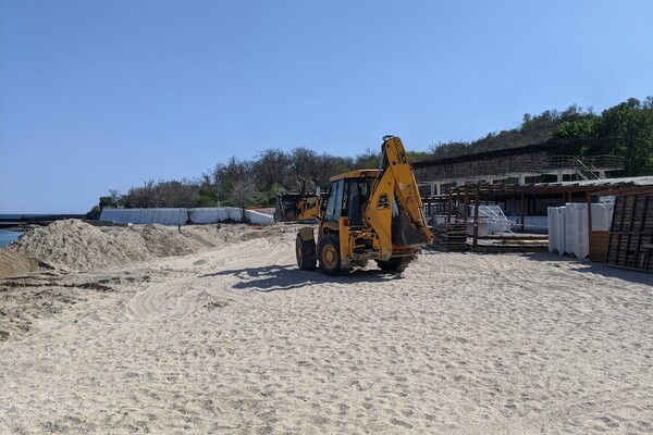 На одесском пляже снова заметили строительную технику: что там делают фото 3
