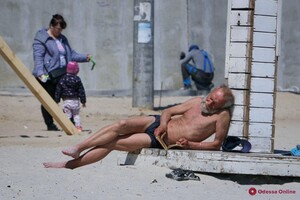 Не удержались: одесситы открыли пляжный сезон фото 4