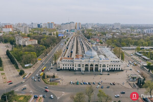 Одесса на карантине: как выглядит пустой ж/д вокзал с высоты птичьего полета фото 4
