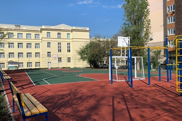 Обустроили спортплощадку: как продвигается ремонт школы на Старопортофранковской фото 8