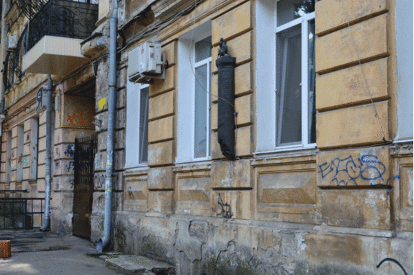 В Одессе украли горельеф Жаботинскому: есть реакция посольства Израиля  фото 2