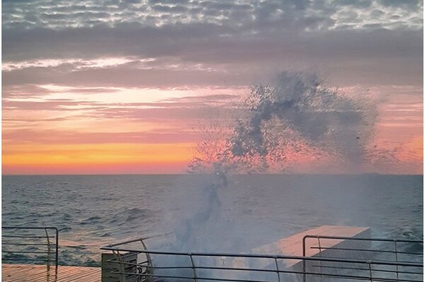 Утро на одесском пляже: cмотри, как прекрасны рассветные волны фото 2