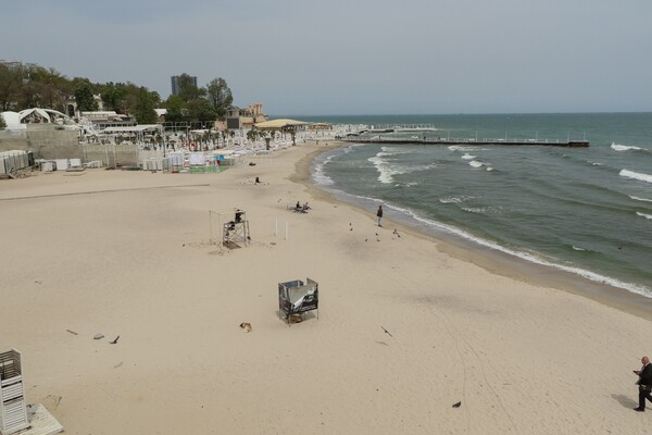 Подготовка к пляжному сезону: что творится на побережье Одессы  фото 1