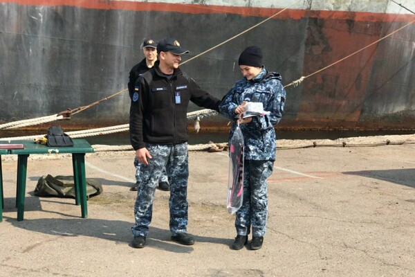 Впервые в Украине: в Одессе девушка стала военным водолазом  фото 3
