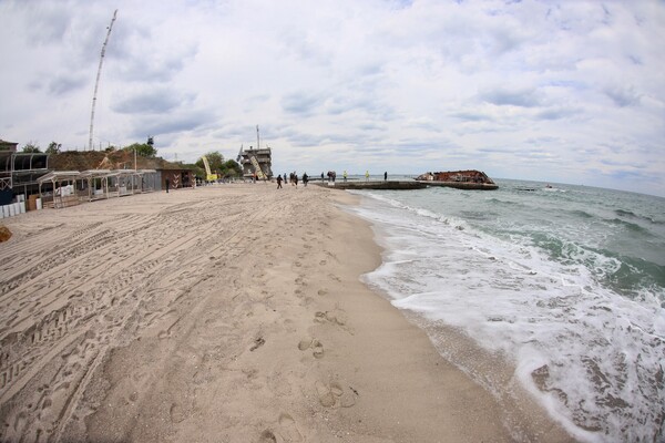 Пляж закроют: что с утечкой нефтепродуктов из танкера Delfi в Одессе  фото 5