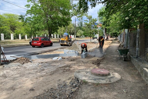 По дороге к морю: на улице Академической ремонтируют тротуар фото 5