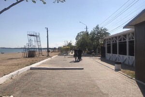 Прогулка по Лузановке: как главный пляж поселка Котовского готовится к лету фото