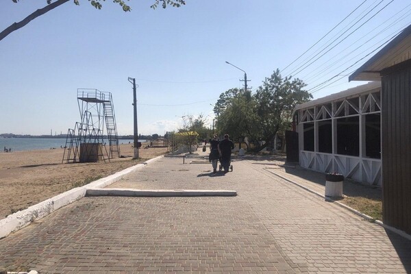 Прогулка по Лузановке: как главный пляж поселка Котовского готовится к лету фото 14