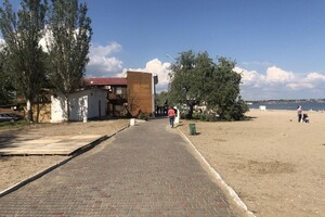 Прогулка по Лузановке: как главный пляж поселка Котовского готовится к лету фото 17