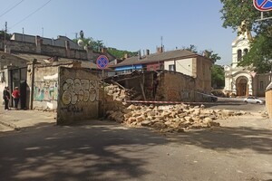 Не только на Ясной: в центре Одессы еще одно обрушение фото 3