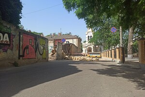 Не только на Ясной: в центре Одессы еще одно обрушение фото 4