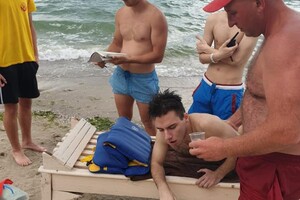 Опасные выходные: за два дня в Одессе чуть не утонули три человека (обновлено) фото