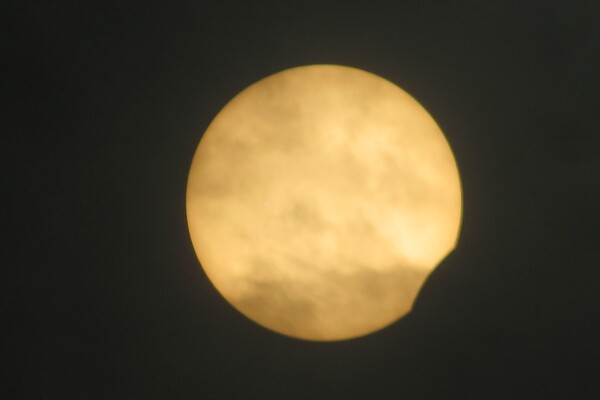 Одесситы сегодня наблюдали солнечное затмение: cмотри, как это было фото 1