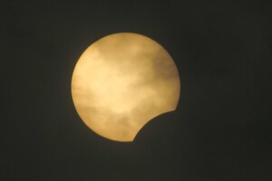 Одесситы сегодня наблюдали солнечное затмение: cмотри, как это было фото 2